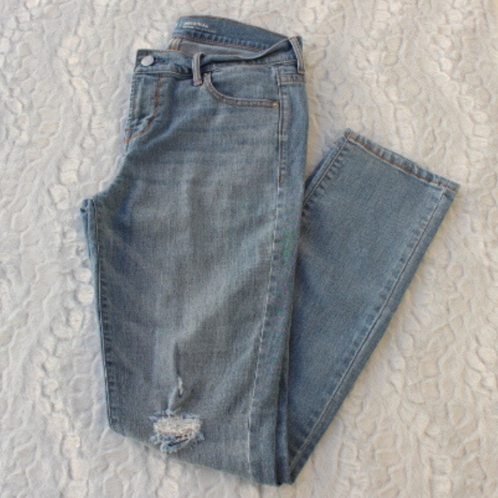 OLD NAVY LIGHT DISTRESSED DENIM STRAIGHT LEG JEANS